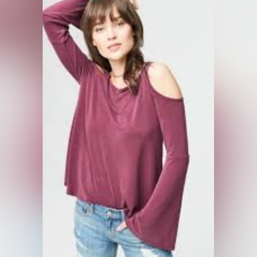 Hollister Long Bell Sleeve Cold Shoulder Top Size XS